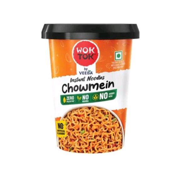 कप में चाउमीन नूडल्स